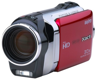 Illustration for article titled Sanyo's New Xacti Cams Ditch the AVCHD, Keep Getting Slimmer and Slimmer